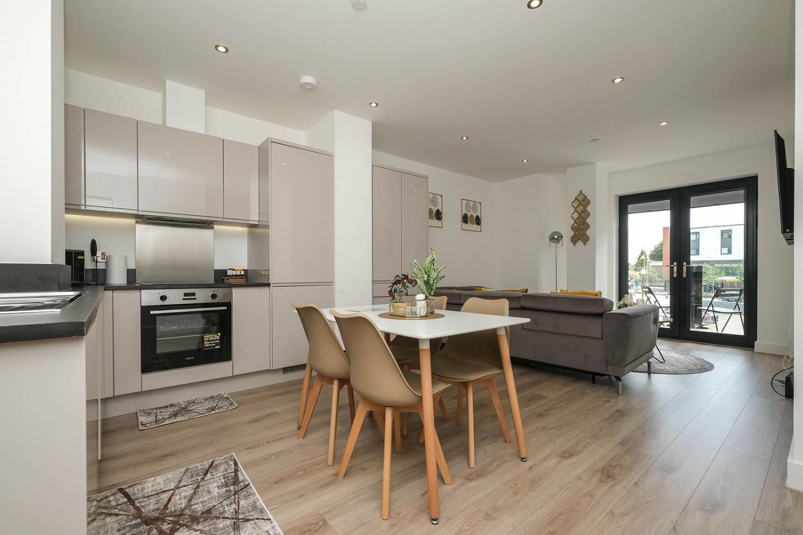 Brand New 2 Bedroom Apartment Centre Of 索利赫尔 外观 照片