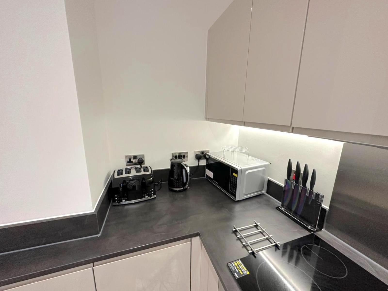 Brand New 2 Bedroom Apartment Centre Of 索利赫尔 外观 照片