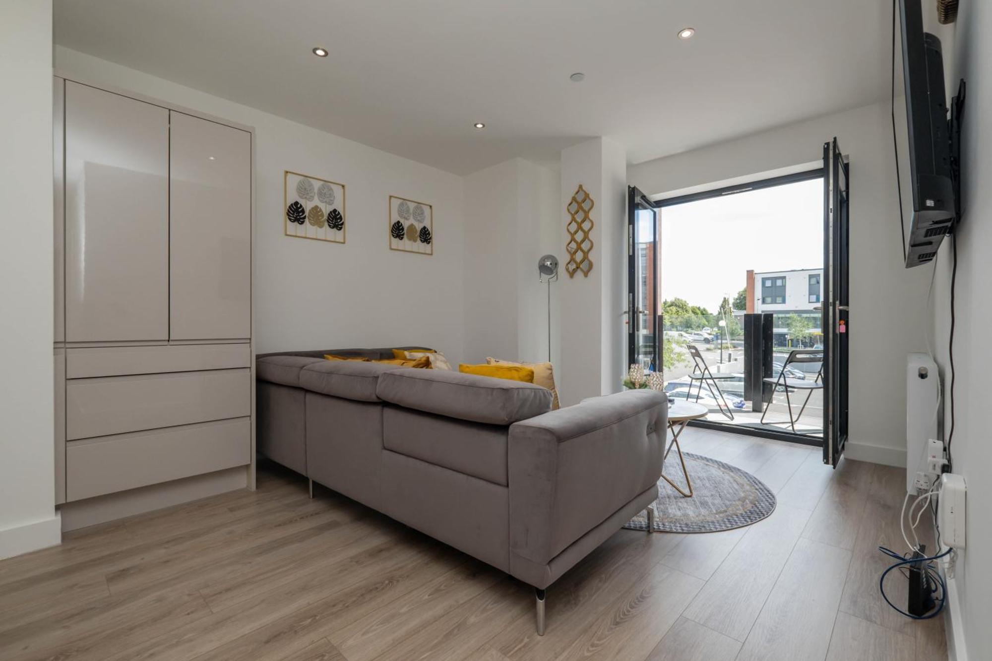 Brand New 2 Bedroom Apartment Centre Of 索利赫尔 外观 照片